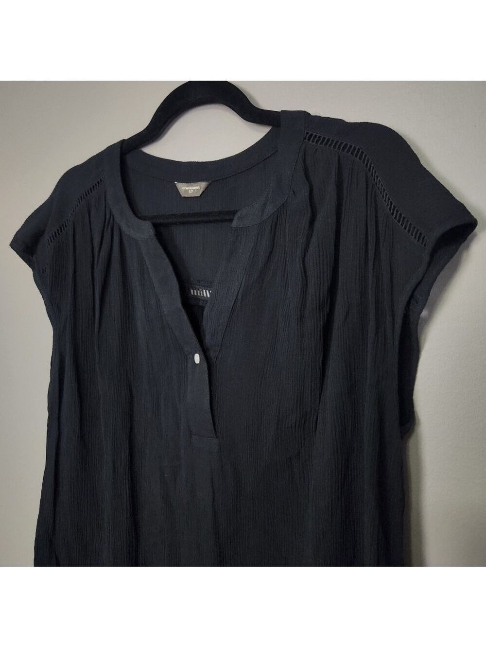 Denver Hayes Black Lightweight Short Sleeved Blouse - Picture 3 of 10